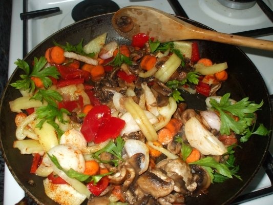 Piept de pui natur cu sunca si legume