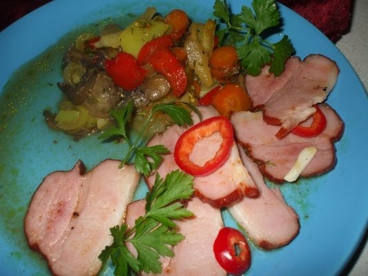 Piept de pui natur cu sunca si legume