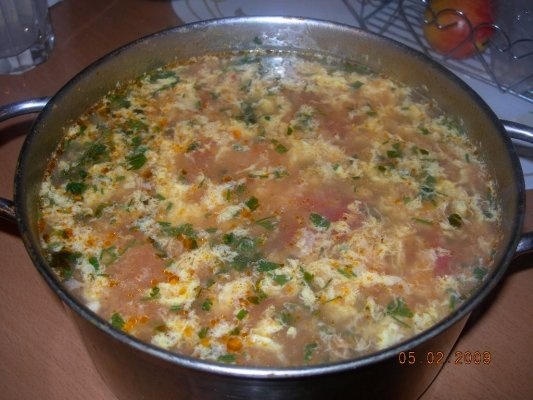 Ciorba de pui olteneasca cu zdrente de ou