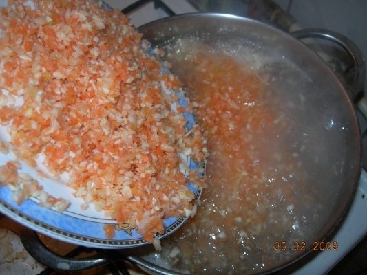 Ciorba de pui olteneasca cu zdrente de ou