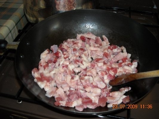 Cartofi cu costita la cuptor