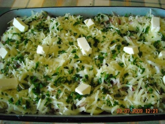 Cartofi cu costita la cuptor