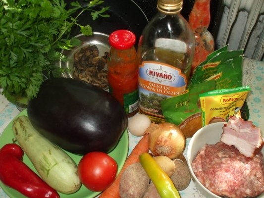 Musaca de vinete cu carne de curcan si costita