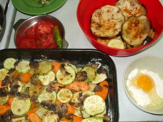 Musaca de vinete cu carne de curcan si costita