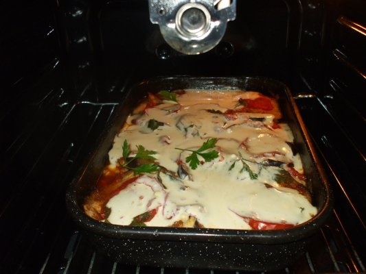 Musaca de vinete cu carne de curcan si costita