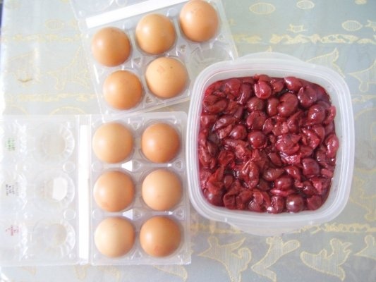 PRAJITURA CU OUA SI VISINE