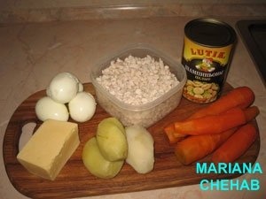 Salata cu gaina si nuci in straturi