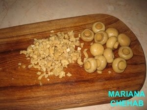 Salata cu gaina si nuci in straturi