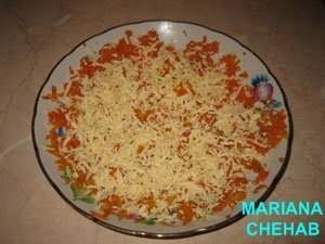 Salata cu gaina si nuci in straturi