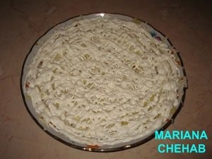 Salata cu gaina si nuci in straturi