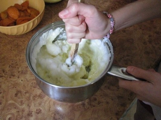 Prajitura din gris cu caise