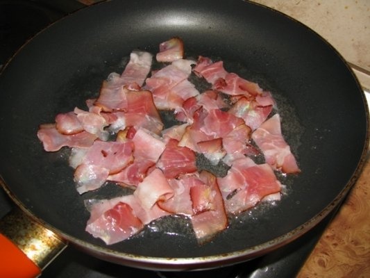 Pui cu legume in sos de vin alb