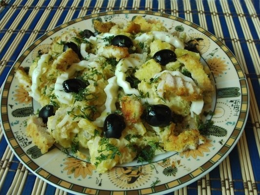 Salata de cartofi cu piept de pui in crusta de cocos