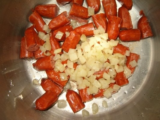 Ciorba de cartofi cu carnati si galuste