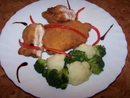 Snitel de pui umplut cu sunca si cascaval (Amestec de arome!)