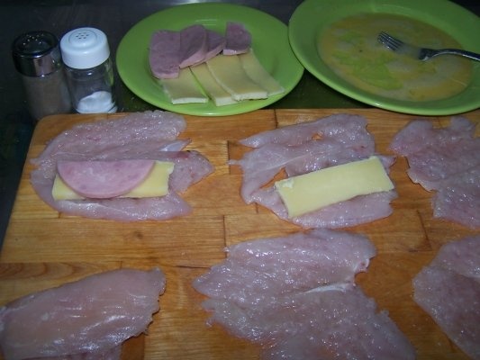 Snitel de pui umplut cu sunca si cascaval (Amestec de arome!)