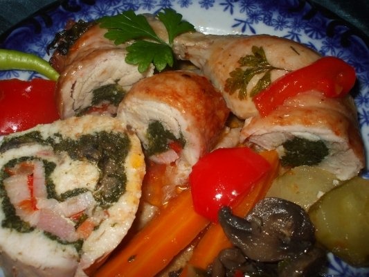 Rulouri din piept de pui si pulpe cu spanac