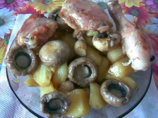 Pulpe la tava cu cartofi si ciuperci