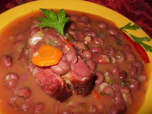 Iahnie de fasole rosie cu afumatura