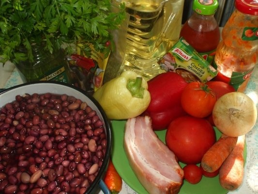 Iahnie de fasole rosie cu afumatura