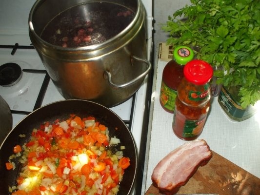 Iahnie de fasole rosie cu afumatura