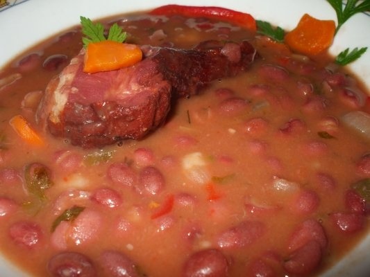 Iahnie de fasole rosie cu afumatura