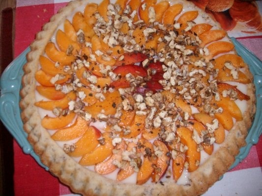 Tarta cu caise si nuci