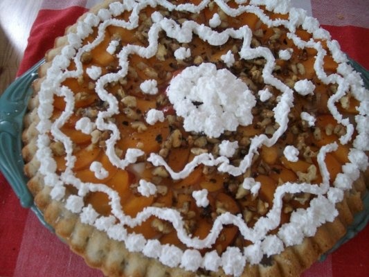 Tarta cu caise si nuci