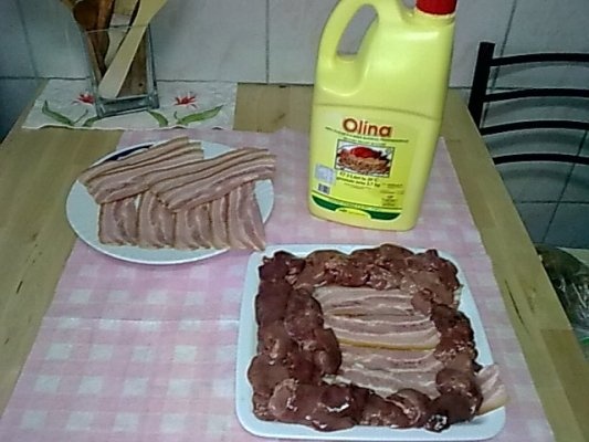 Ficatei de pasare inveliti in bacon.