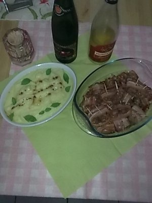 Ficatei de pasare inveliti in bacon.