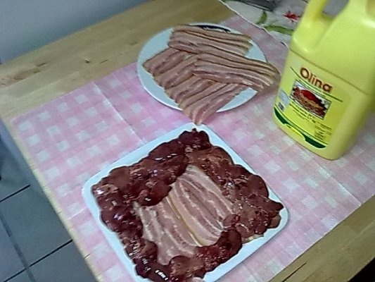 Ficatei de pasare inveliti in bacon.