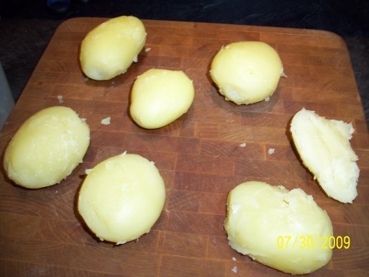 CARTOFI CU BRANZA LA CUPTOR