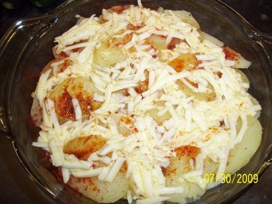 CARTOFI CU BRANZA LA CUPTOR