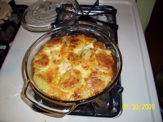 CARTOFI CU BRANZA LA CUPTOR