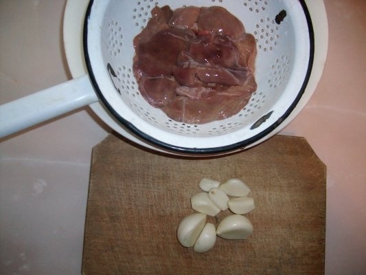 Ficatei de pui cu usturoi