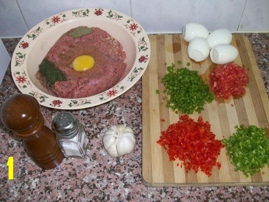 FILE VIENEZ(rulada din chiftea, umpluta cu oua fierte)