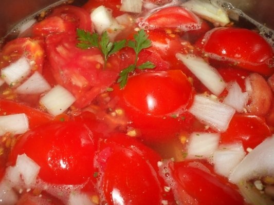 Supa de rosii cu taitei sau flechite