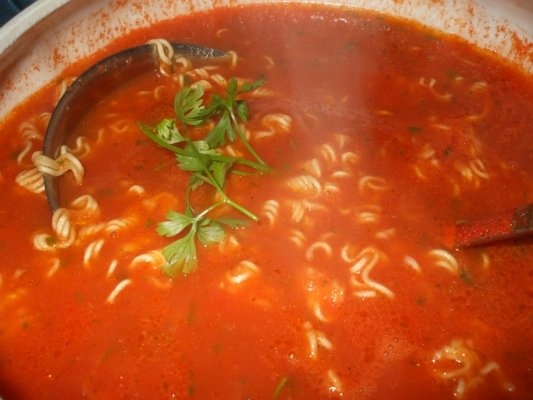 Supa de rosii cu taitei sau flechite