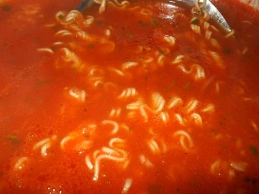 Supa de rosii cu taitei sau flechite