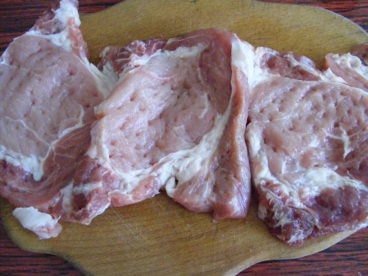 Ceafa de porc cu usturoi la cuptor