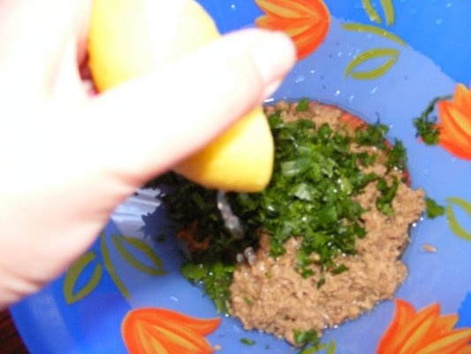 Spaghette cu ton si lamaie