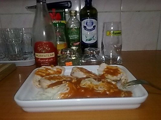 Spaghete cu sos bolognesse si piept de pui la gratar