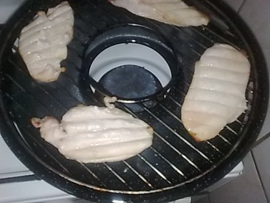 Spaghete cu sos bolognesse si piept de pui la gratar