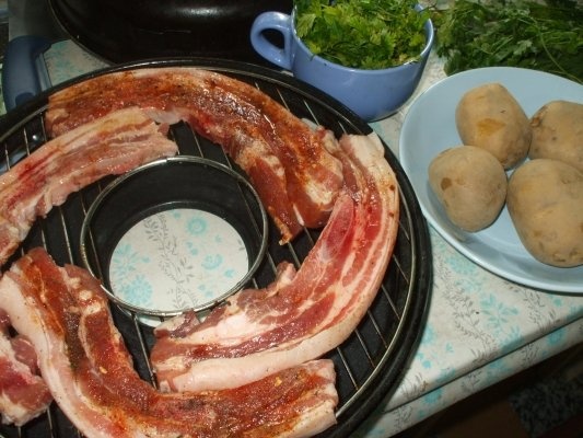 Piept de porc la gratar cu cartofi natur