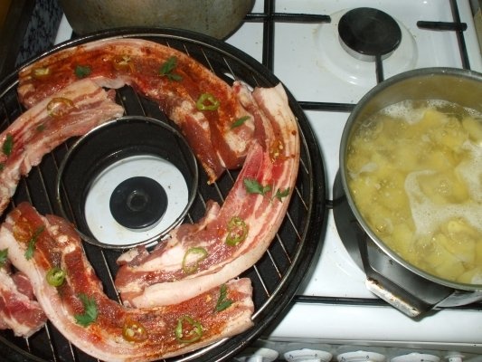 Piept de porc la gratar cu cartofi natur