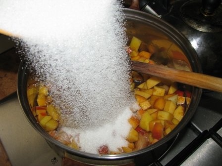 Gem de piersici si nectarine cu cafea