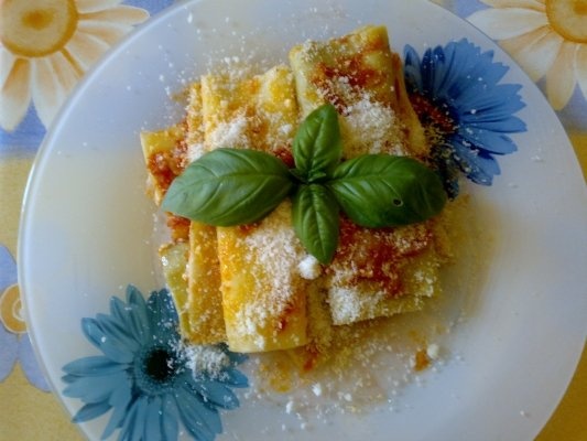 Cannelloni cu branza si sunca de praga