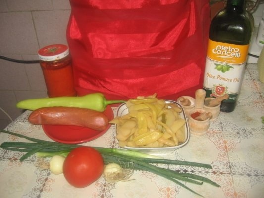 Papricas de fasole verde cu carnati