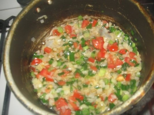 Papricas de fasole verde cu carnati