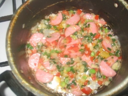 Papricas de fasole verde cu carnati